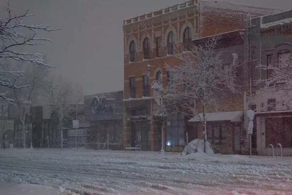 Winter’s Late Strike: Heavy Snow and Ice Disrupt Thursday Commute