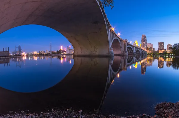 Minneapolis Third Avenue Bridge crash leaves one driver dead after vehicle crosses centerline overnight