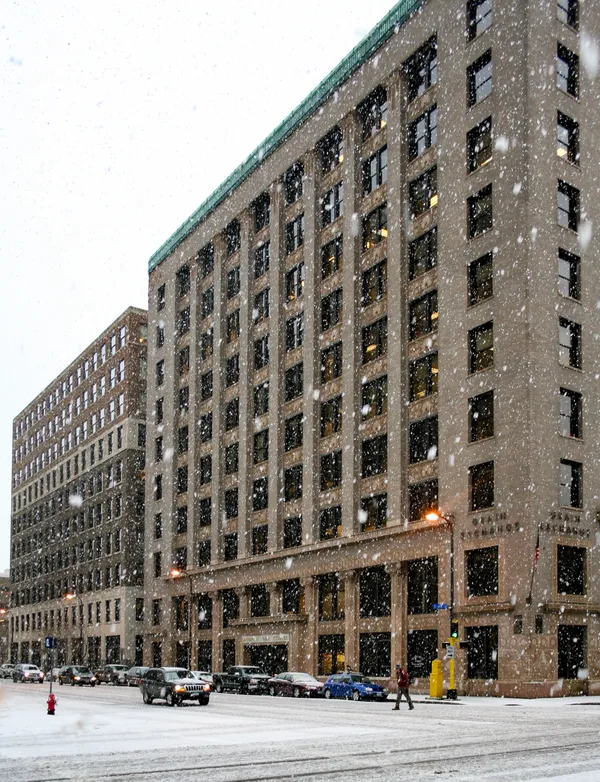 Snowy Clipper Breaks the Ten-Day Freeze as Temperatures Climb Toward 30