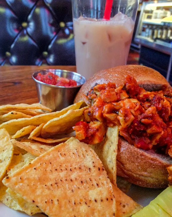 As Allan Law’s Dementia Advances, Volunteers Keep Minneapolis ‘Sandwich Man’ Nightly Outreach Going